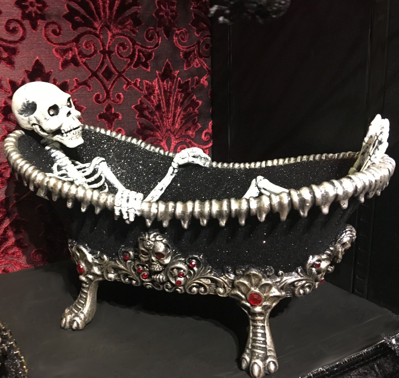 Katherine's Collection Skeleton in the Bathtub